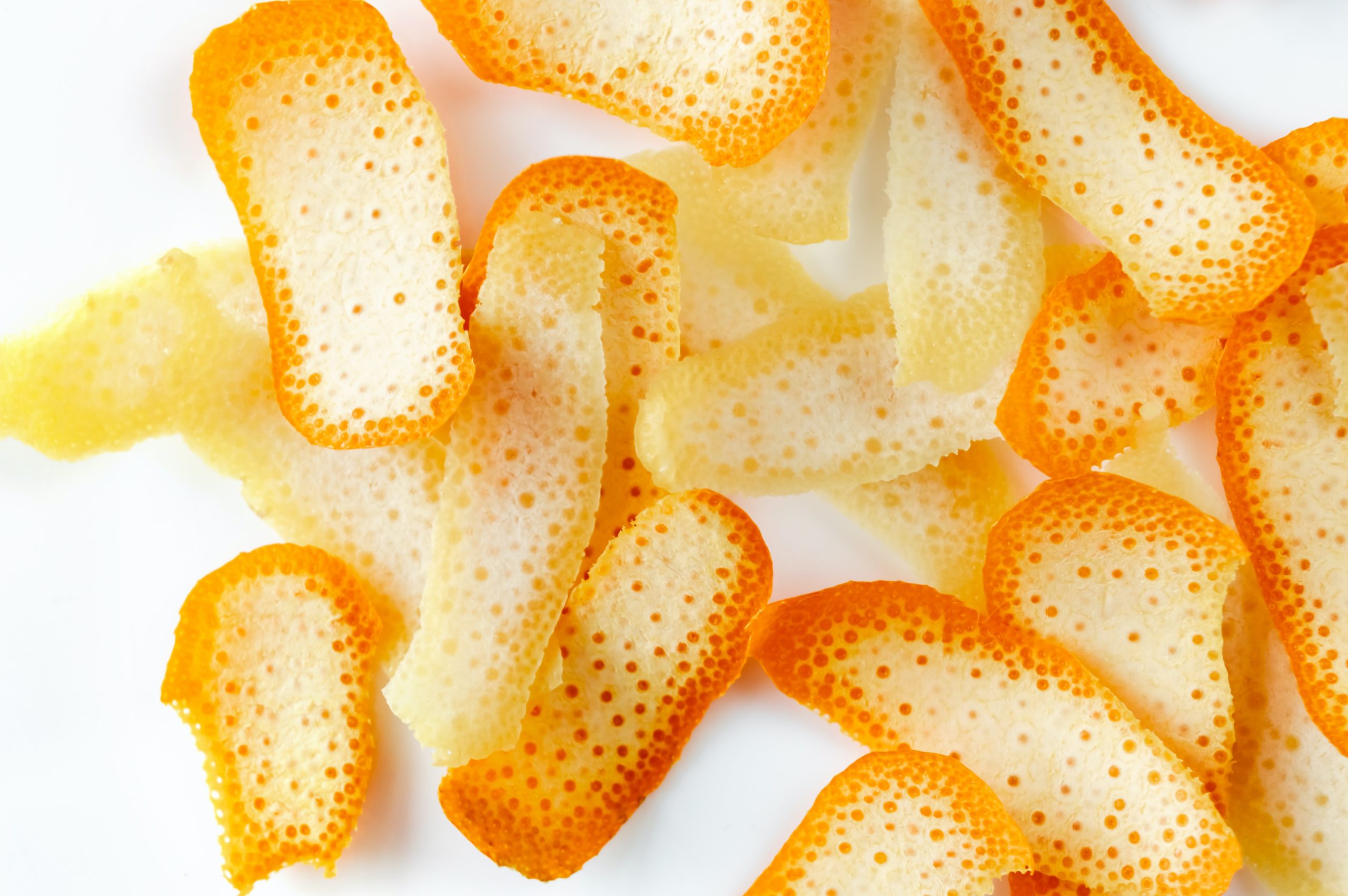 Conservar piel de limón y naranja para tus postres.