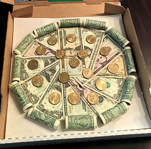 Billetes con forma de pizza. Vía ExactChange.